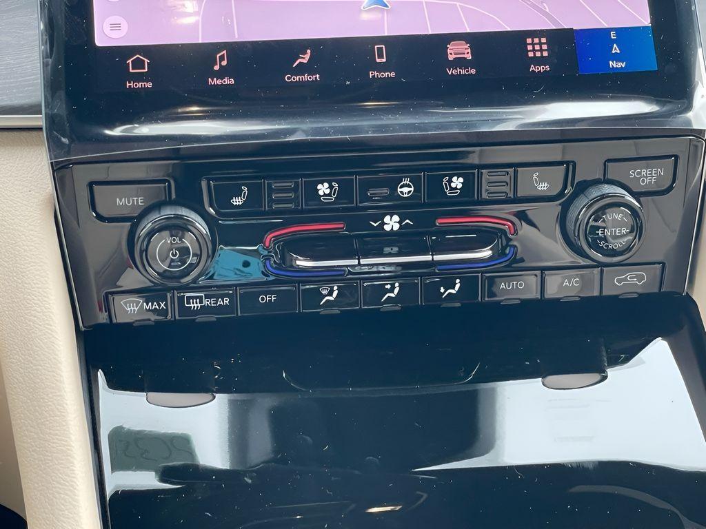new 2025 Jeep Grand Cherokee car, priced at $49,405