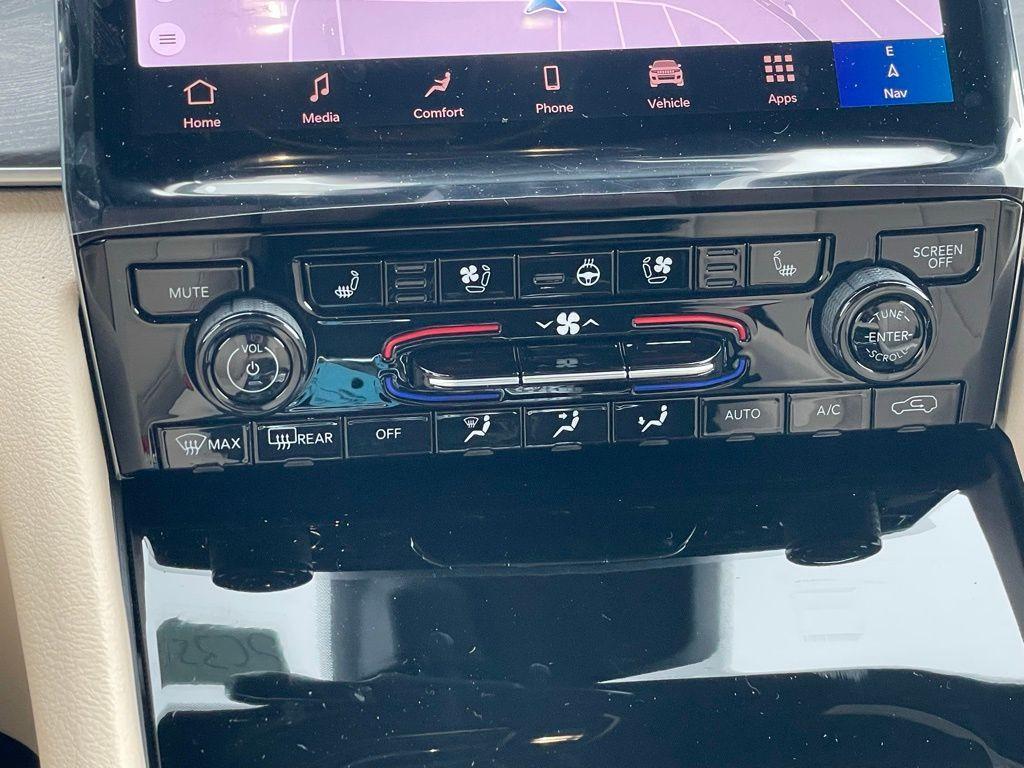 new 2025 Jeep Grand Cherokee car, priced at $47,405