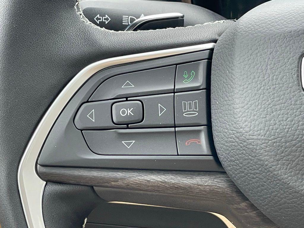 new 2025 Jeep Grand Cherokee car, priced at $47,405