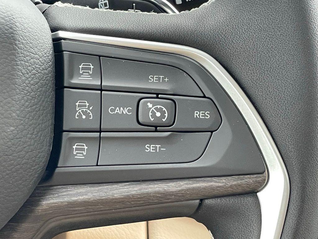 new 2025 Jeep Grand Cherokee car, priced at $47,405