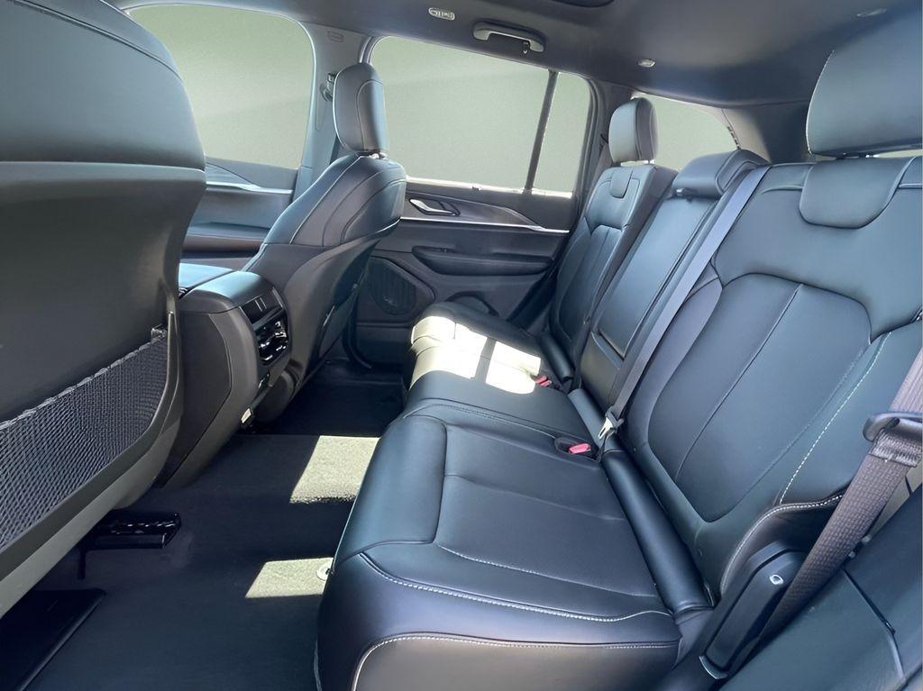 new 2025 Jeep Grand Cherokee car, priced at $49,923