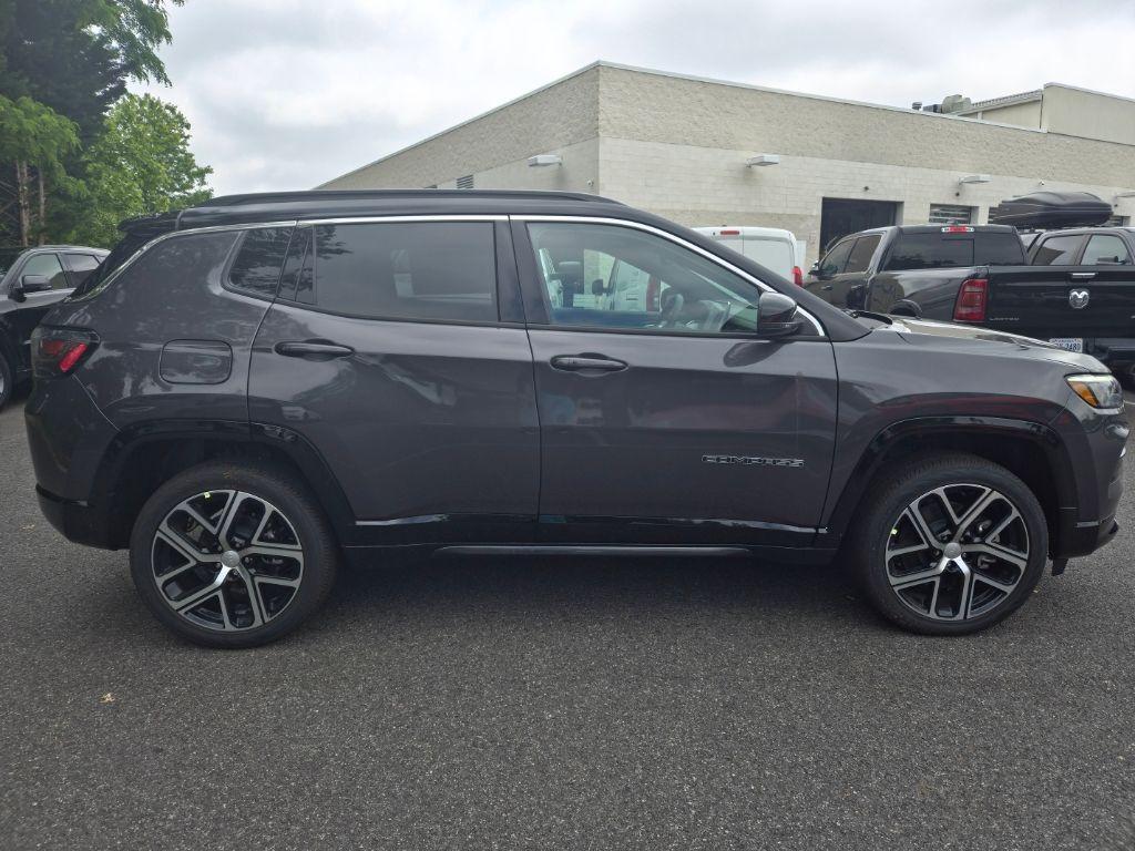 new 2024 Jeep Compass car, priced at $33,327