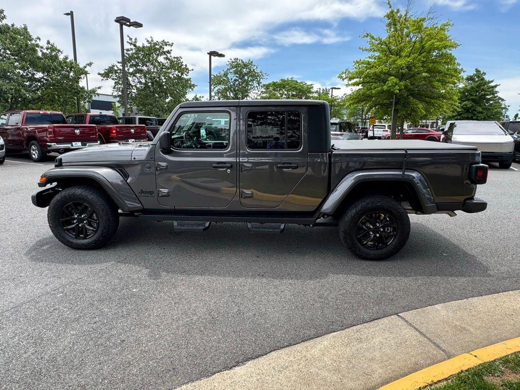 used 2022 Jeep Gladiator car, priced at $34,160