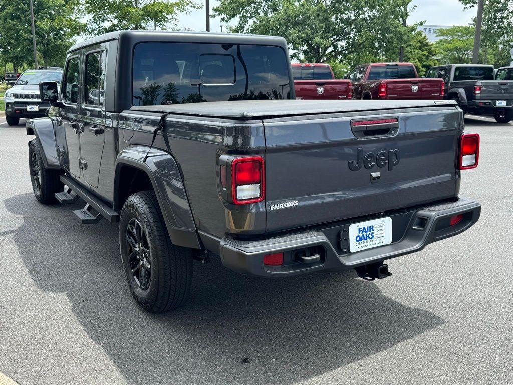 used 2022 Jeep Gladiator car, priced at $34,160
