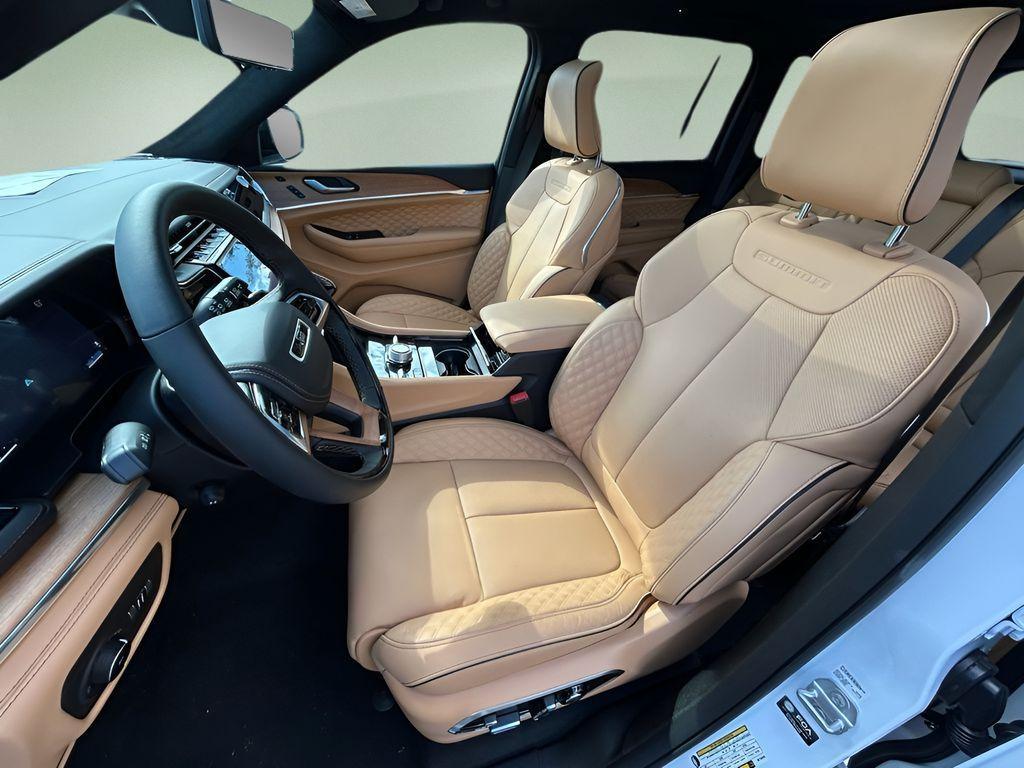 new 2025 Jeep Grand Cherokee car, priced at $61,578