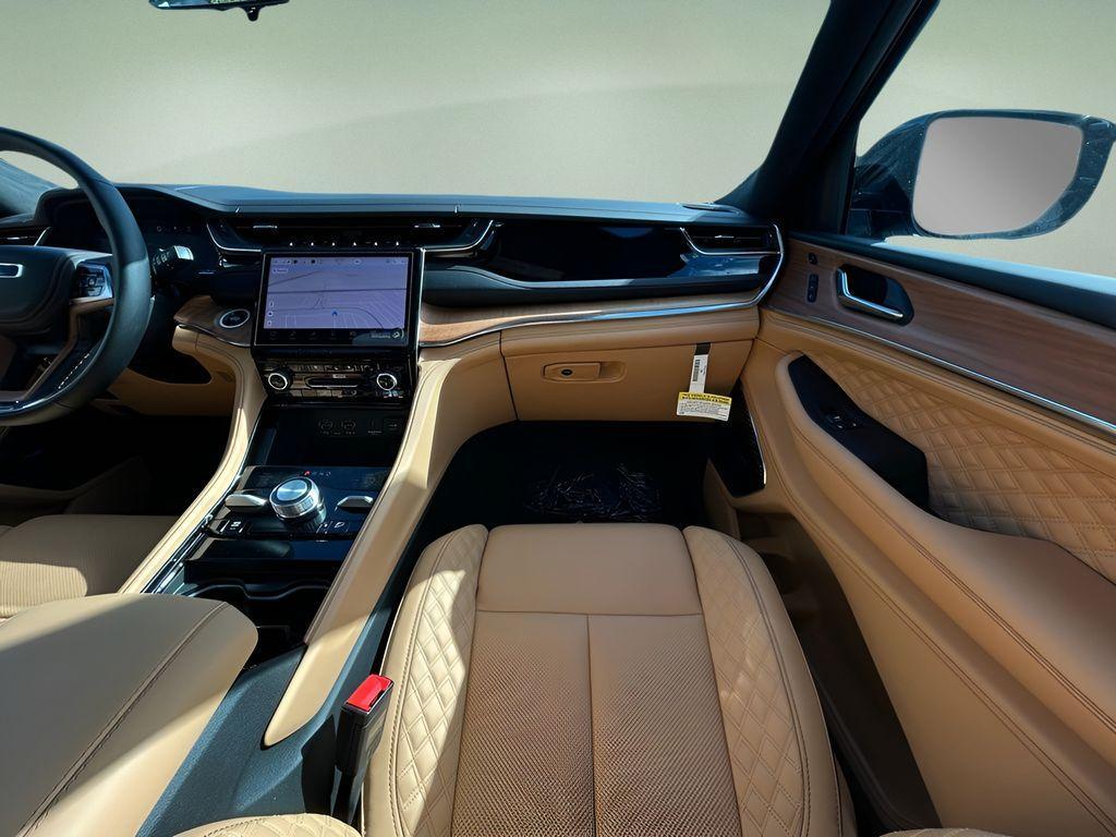new 2025 Jeep Grand Cherokee car, priced at $61,578