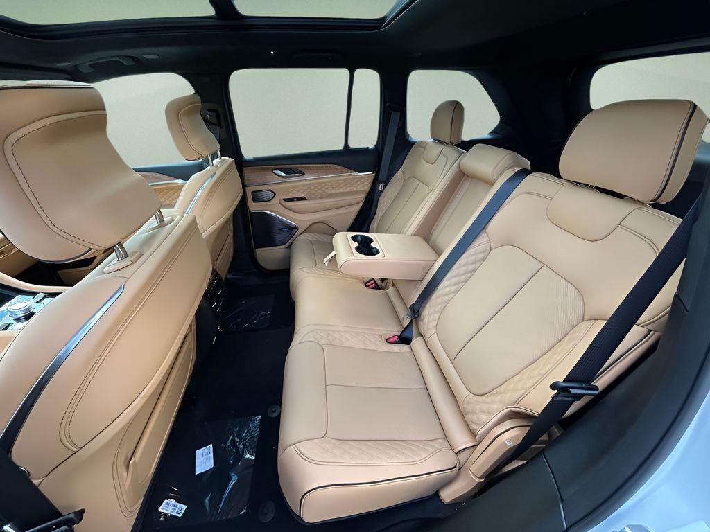 new 2025 Jeep Grand Cherokee car, priced at $61,578