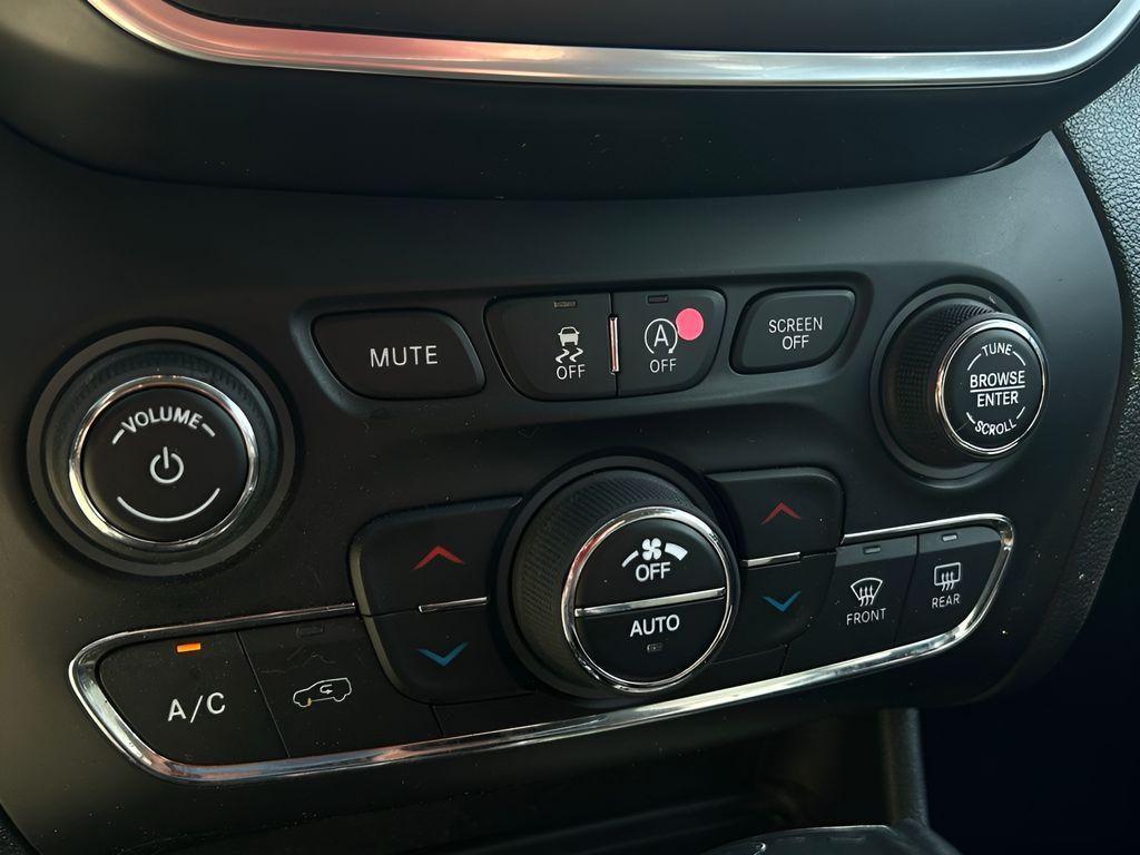 used 2022 Jeep Cherokee car, priced at $24,909