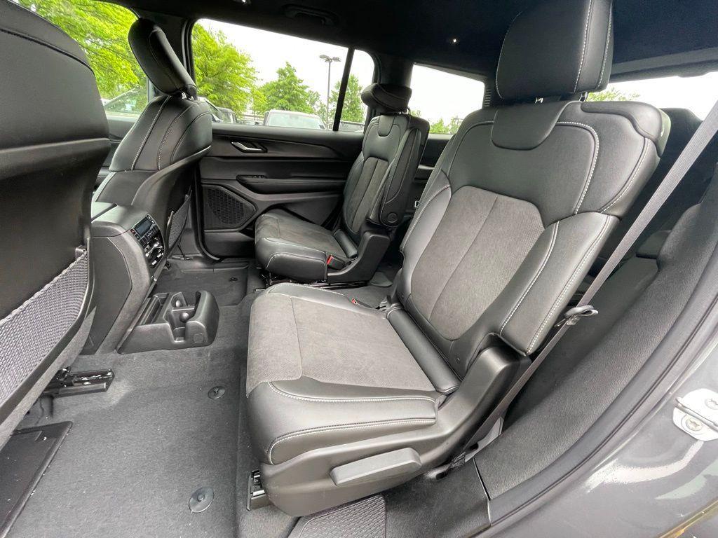 new 2025 Jeep Grand Cherokee L car, priced at $42,667