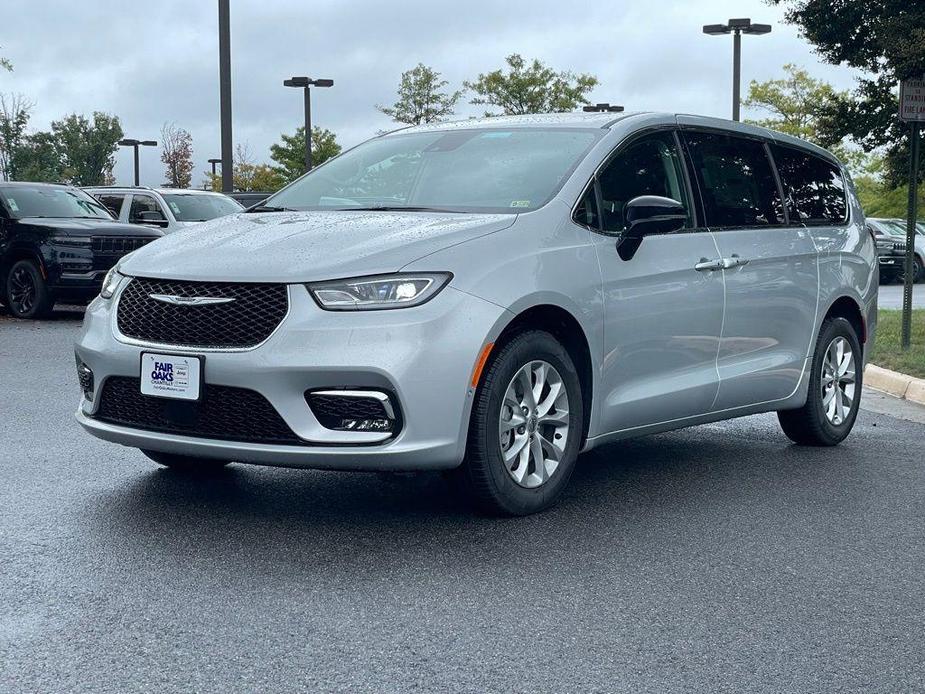 new 2024 Chrysler Pacifica car, priced at $39,824