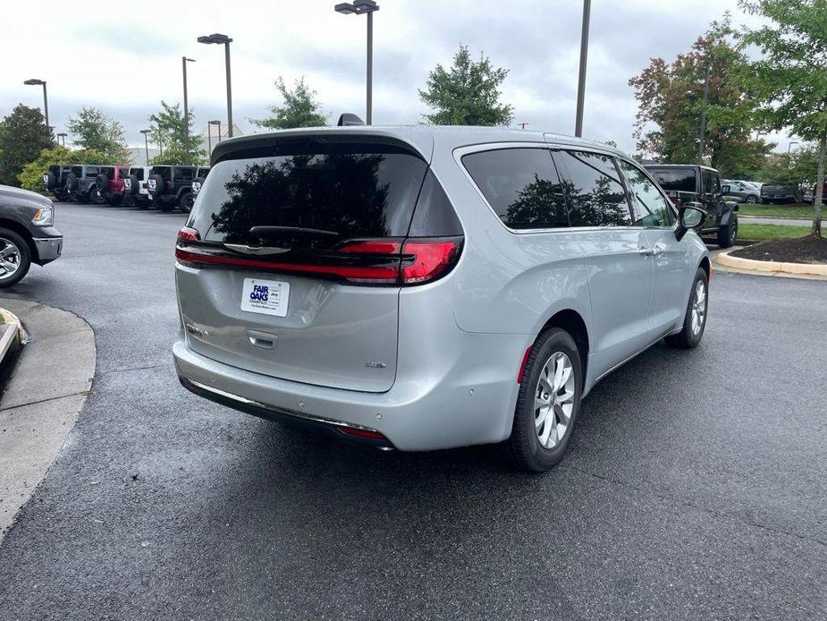 new 2024 Chrysler Pacifica car, priced at $39,824