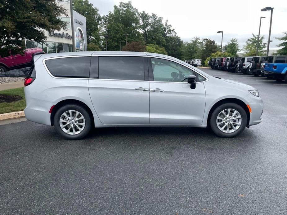 new 2024 Chrysler Pacifica car, priced at $39,824