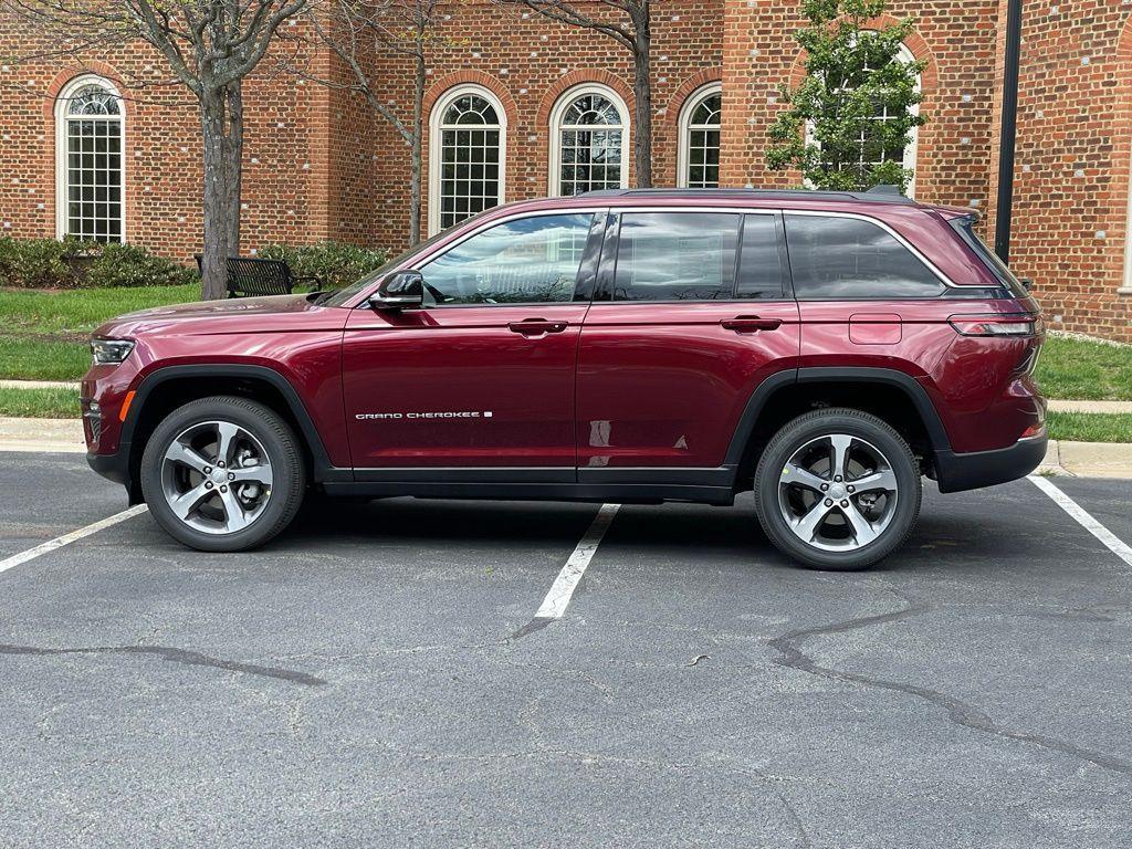 new 2025 Jeep Grand Cherokee car, priced at $47,833