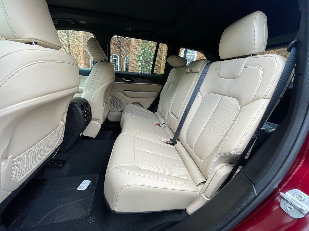 new 2025 Jeep Grand Cherokee car, priced at $47,833