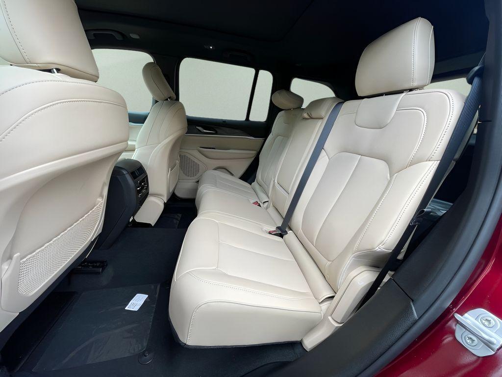 new 2025 Jeep Grand Cherokee car, priced at $49,833