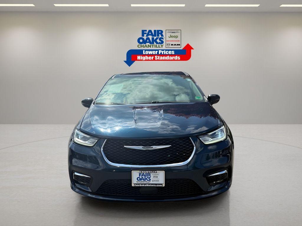 used 2024 Chrysler Pacifica Hybrid car, priced at $32,997