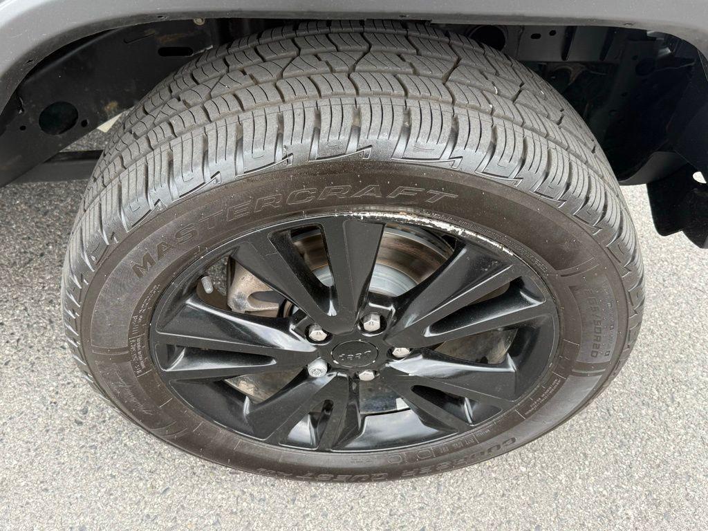used 2021 Jeep Gladiator car, priced at $25,307
