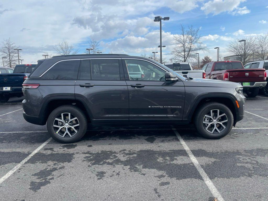 new 2025 Jeep Grand Cherokee car, priced at $49,344