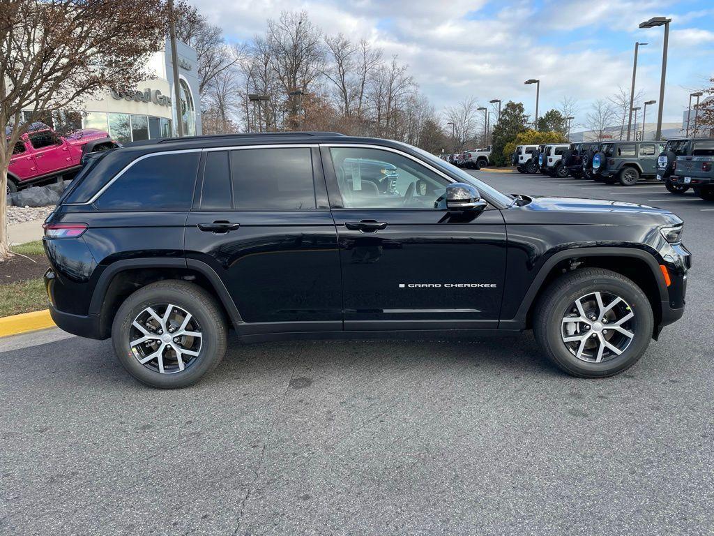 new 2025 Jeep Grand Cherokee car, priced at $49,330