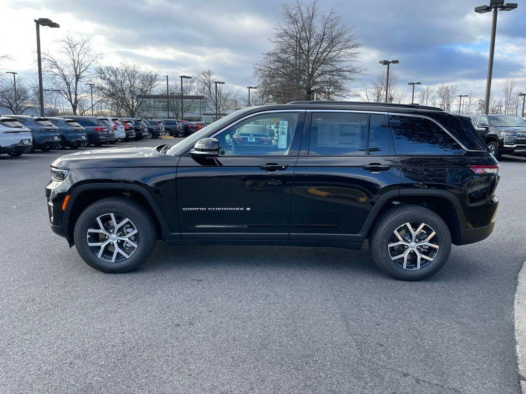 new 2025 Jeep Grand Cherokee car, priced at $49,330