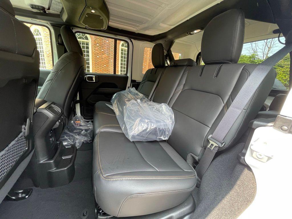 new 2025 Jeep Wrangler 4xe car