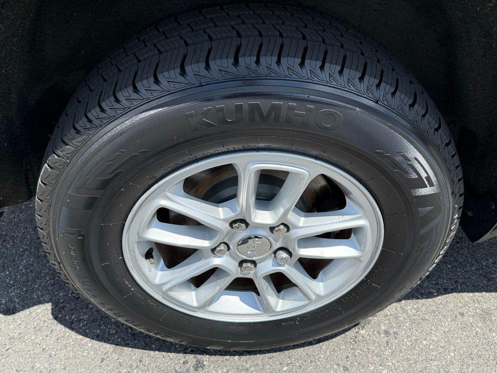 used 2018 Jeep Grand Cherokee car, priced at $13,249
