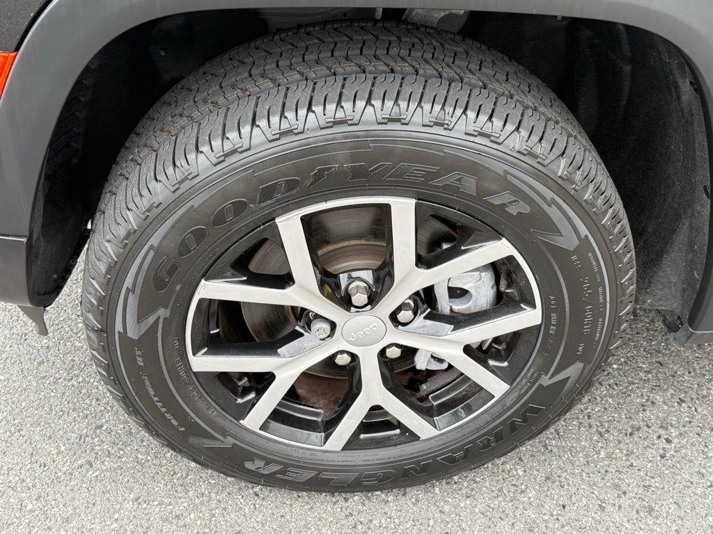 used 2024 Jeep Grand Cherokee L car, priced at $40,954