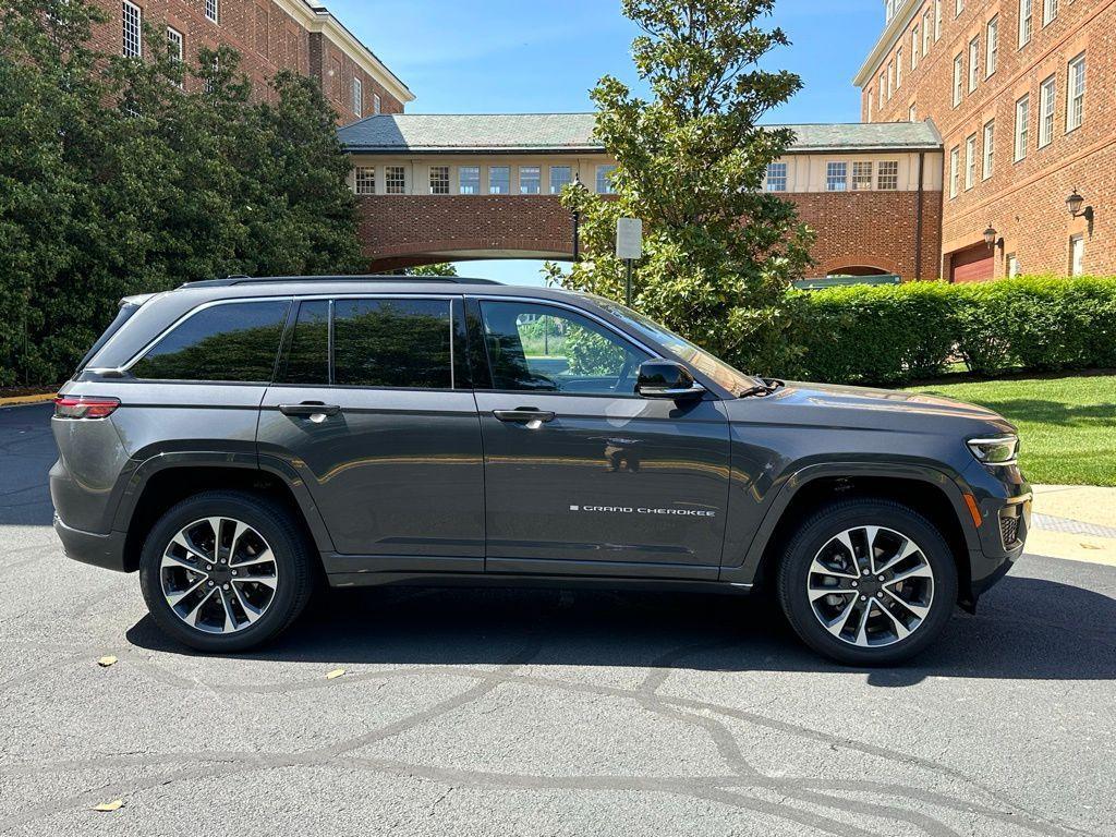 new 2025 Jeep Grand Cherokee car