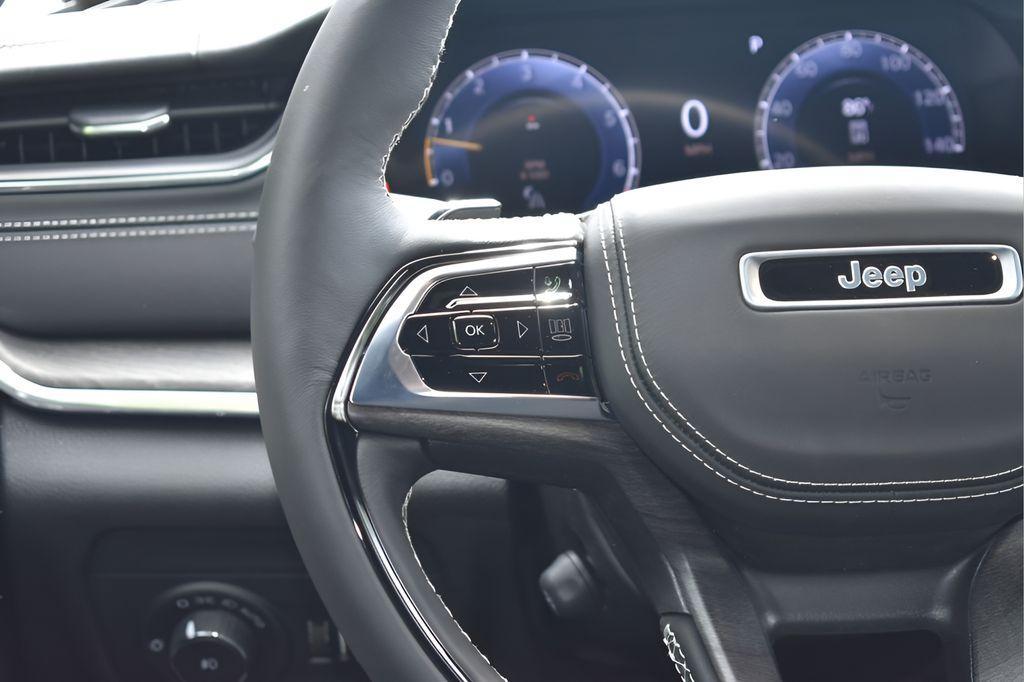 new 2025 Jeep Grand Cherokee car, priced at $60,334