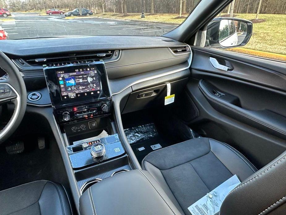 new 2024 Jeep Grand Cherokee L car, priced at $39,076