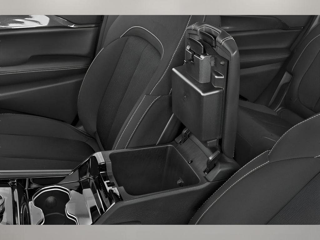 new 2025 Jeep Grand Cherokee L car, priced at $39,946