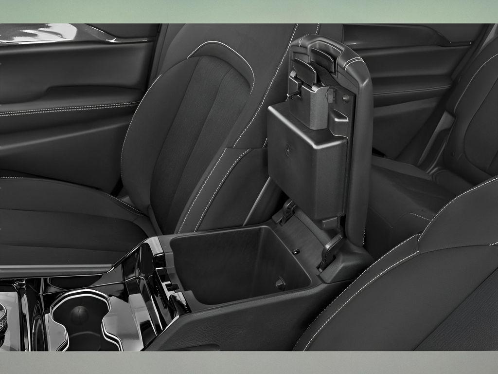 new 2025 Jeep Grand Cherokee L car, priced at $39,604