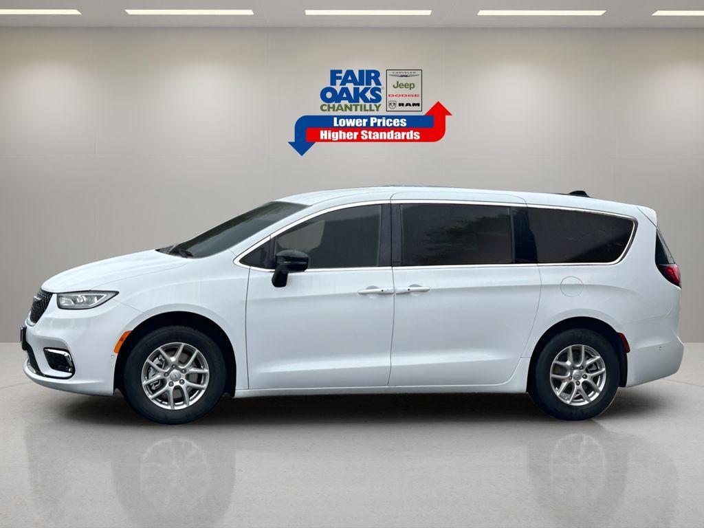 new 2025 Chrysler Pacifica car, priced at $34,969
