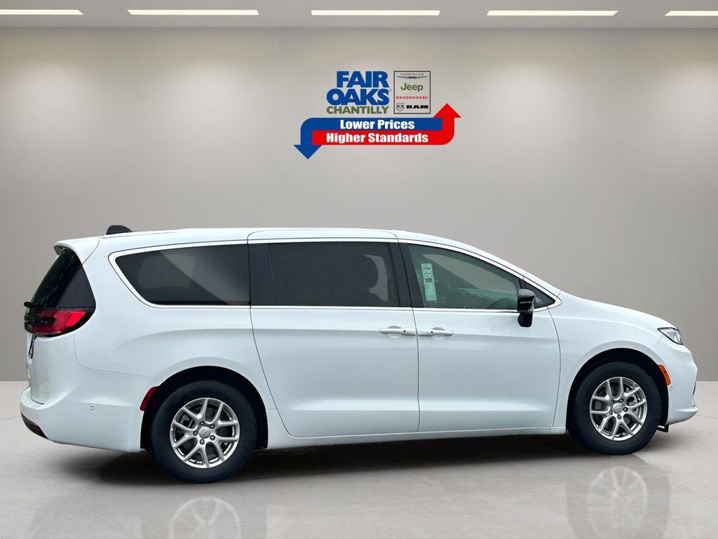 new 2025 Chrysler Pacifica car, priced at $34,969