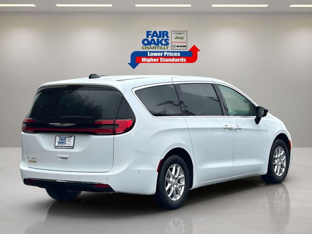 new 2025 Chrysler Pacifica car, priced at $34,969