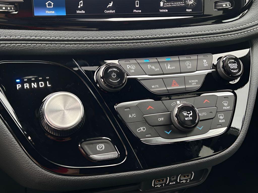 new 2025 Chrysler Pacifica car, priced at $34,969
