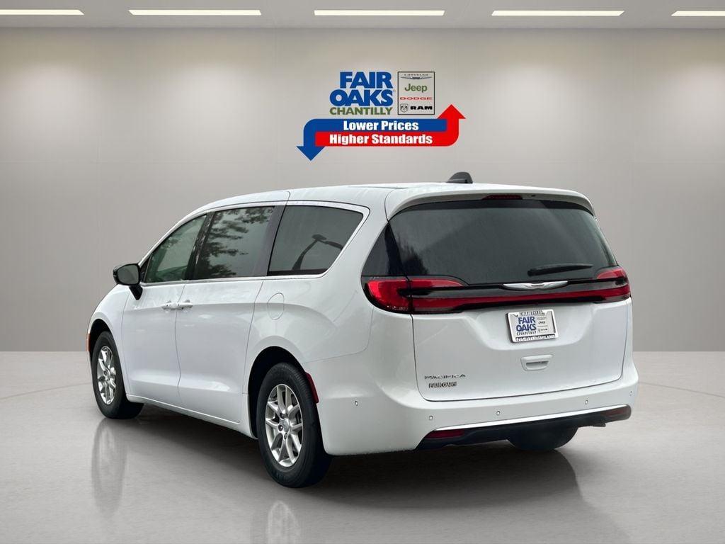 new 2025 Chrysler Pacifica car, priced at $34,969