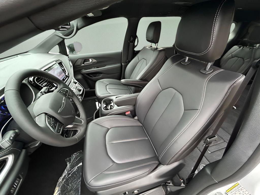 new 2025 Chrysler Pacifica car, priced at $34,969