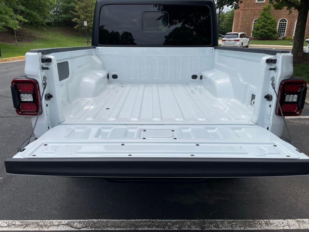 new 2025 Jeep Gladiator car, priced at $42,883