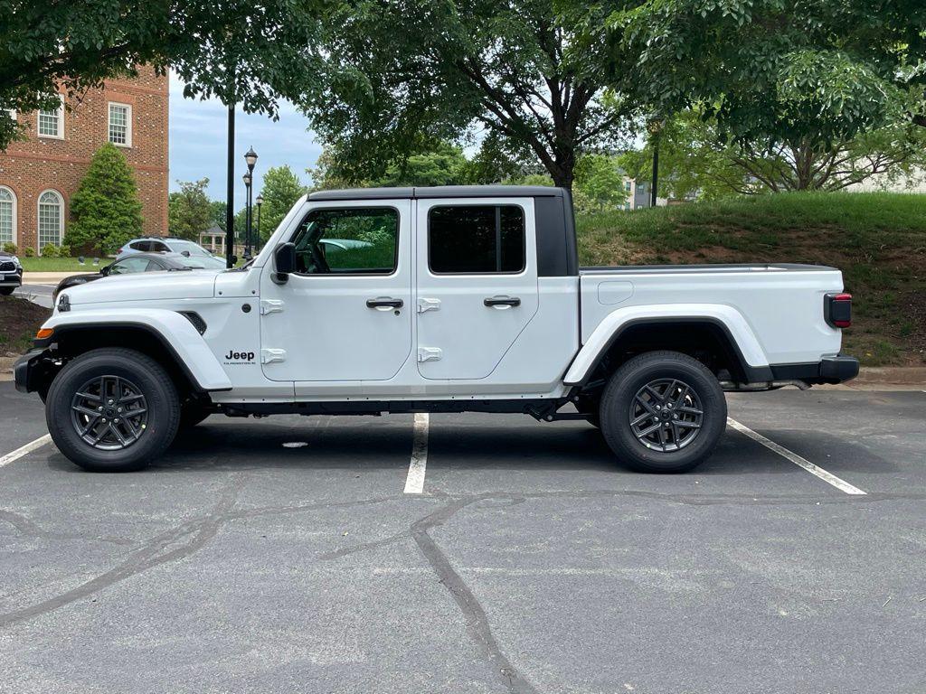 new 2025 Jeep Gladiator car, priced at $42,883