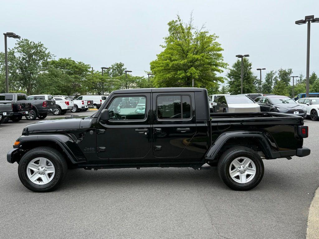 used 2022 Jeep Gladiator car, priced at $34,736