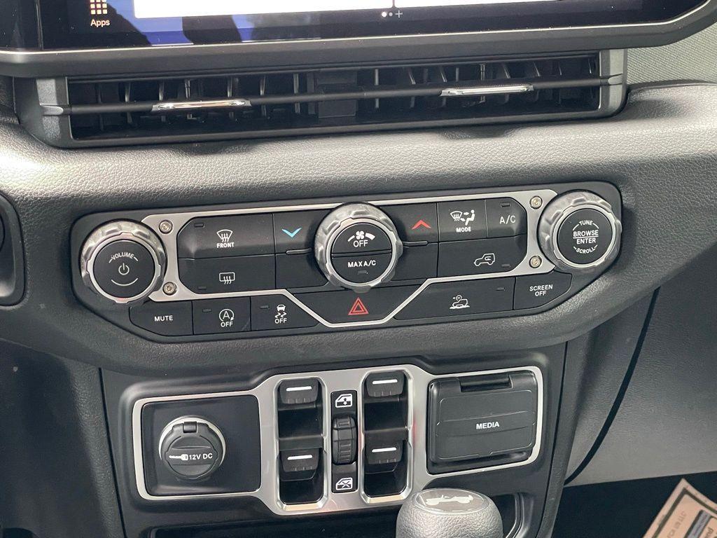 new 2025 Jeep Wrangler car