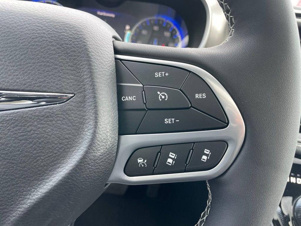 new 2025 Chrysler Pacifica car, priced at $46,075