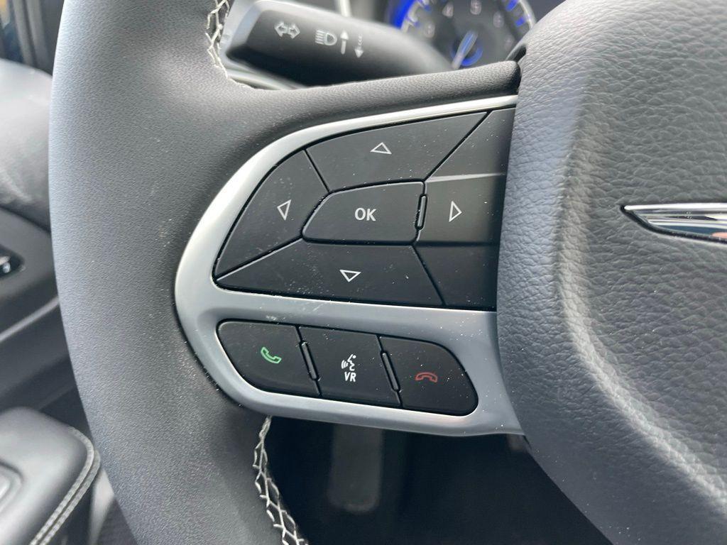 new 2025 Chrysler Pacifica car, priced at $44,713