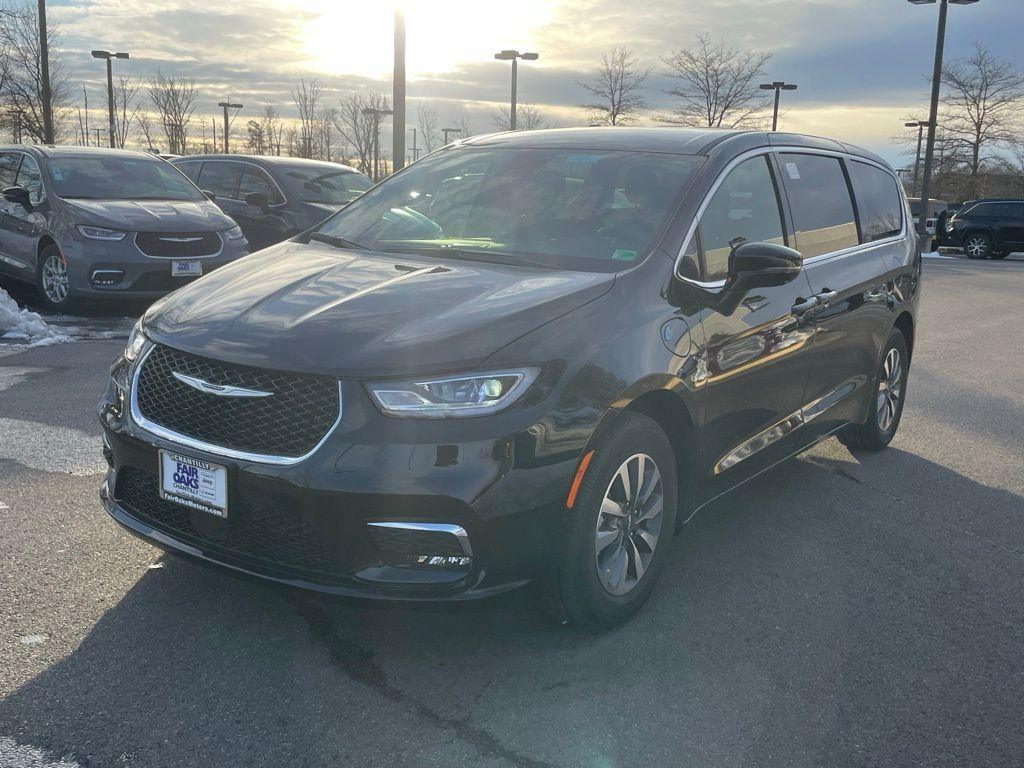 new 2025 Chrysler Pacifica Hybrid car, priced at $42,010