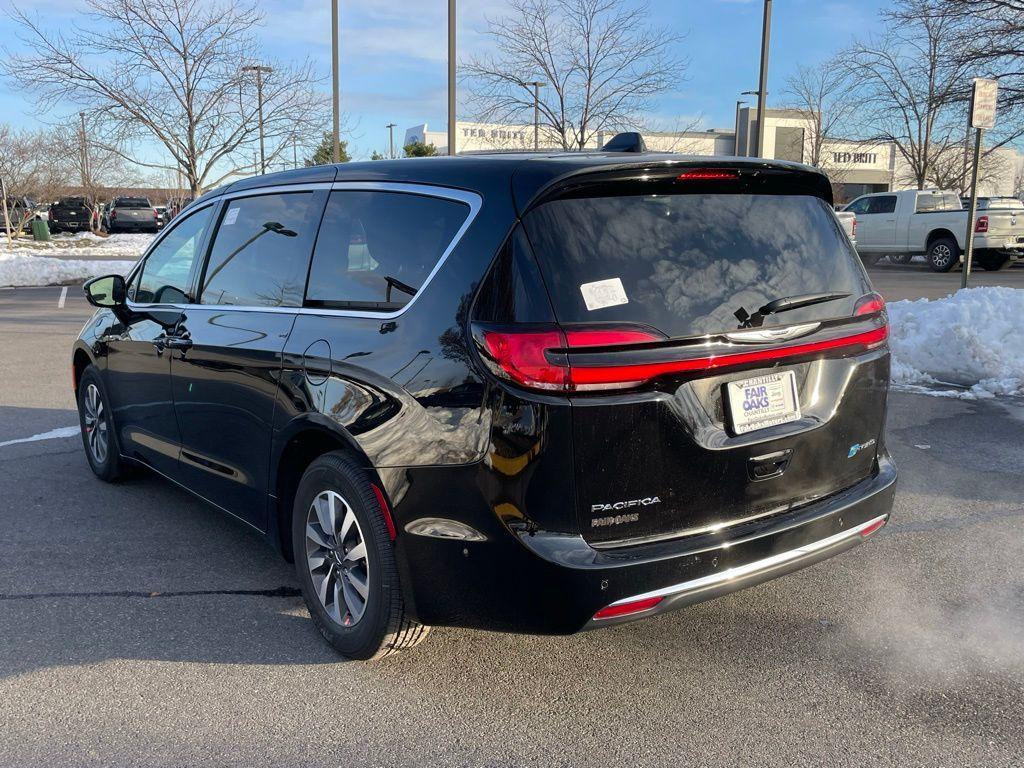 new 2025 Chrysler Pacifica Hybrid car, priced at $42,010