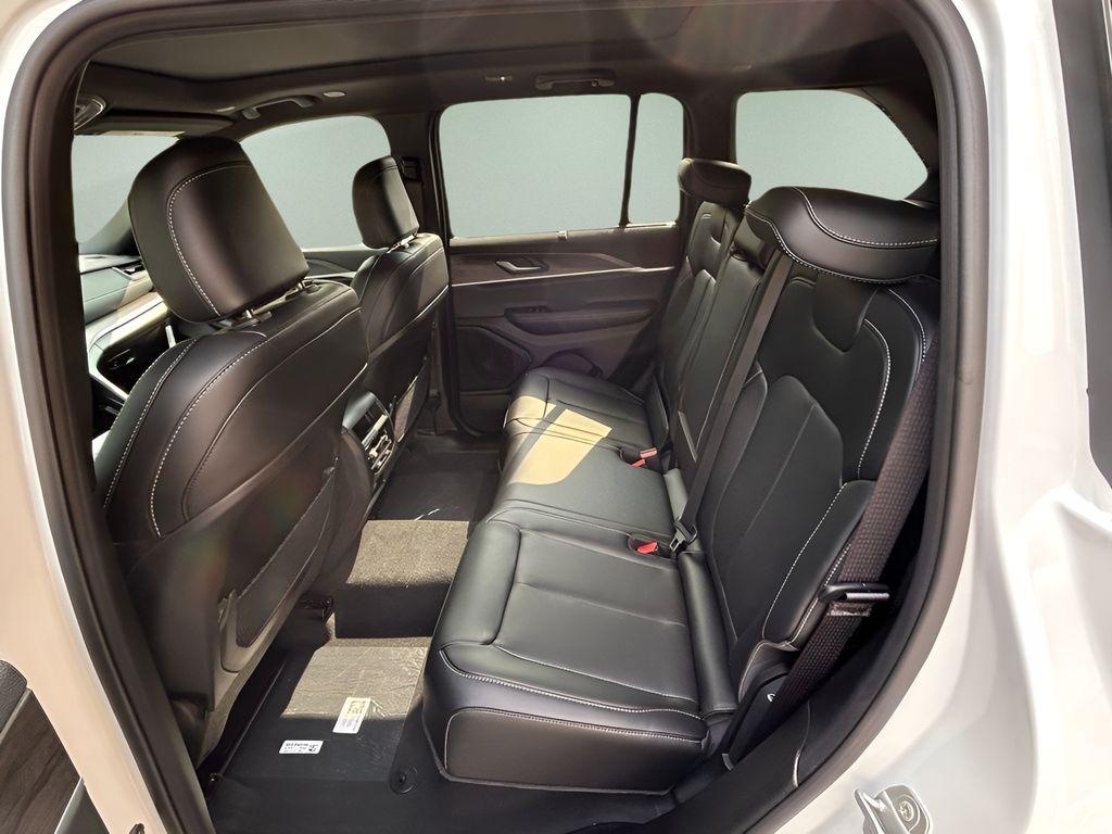 new 2025 Jeep Grand Cherokee car, priced at $45,397