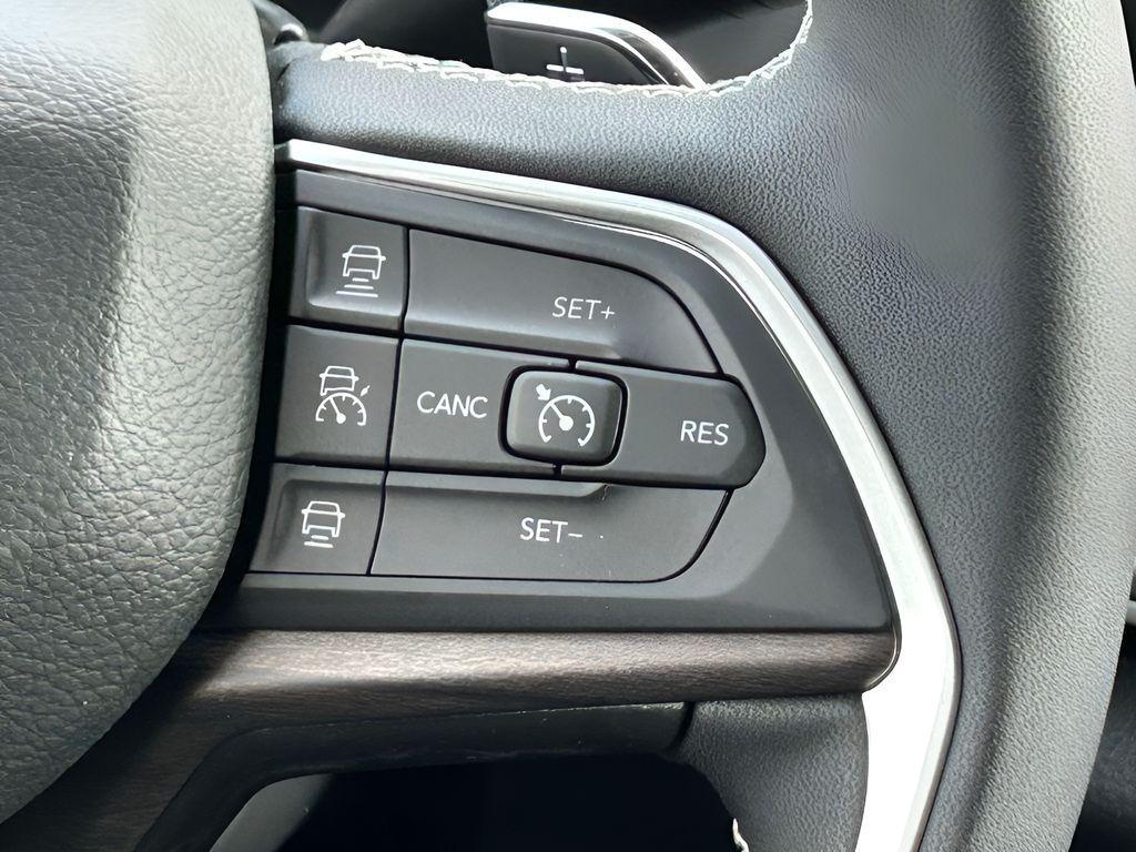 new 2025 Jeep Grand Cherokee car, priced at $45,397