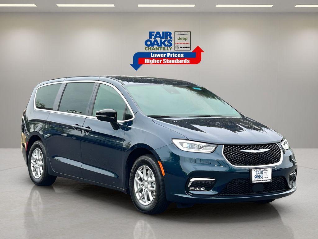 new 2025 Chrysler Pacifica car, priced at $38,895