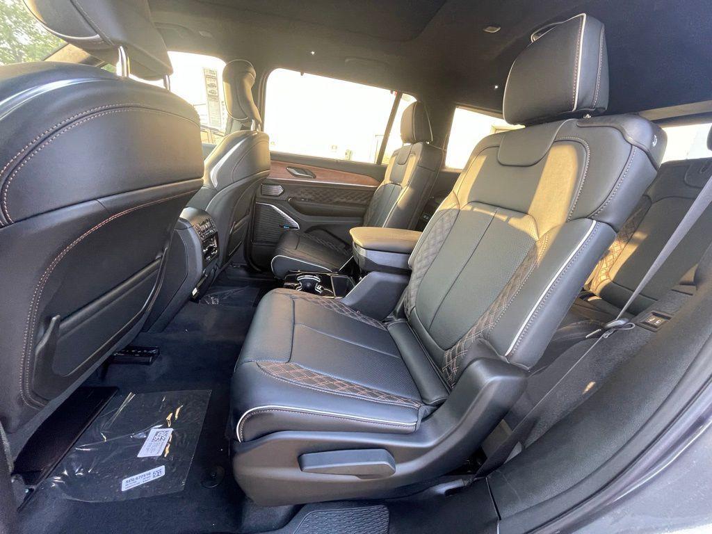 new 2025 Jeep Grand Cherokee L car, priced at $70,246